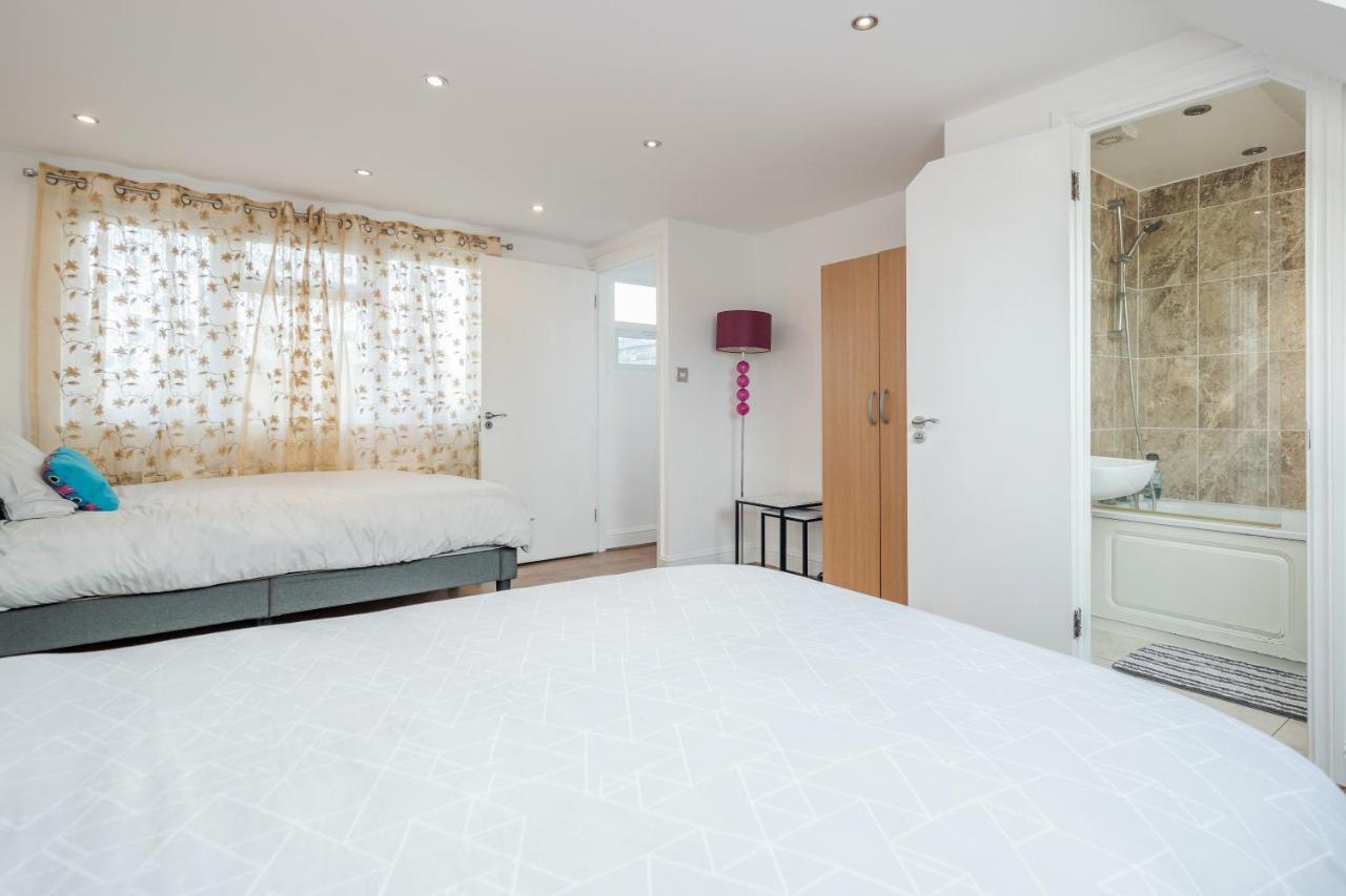Entire Lovely Family Home With Parking, Wifi, Netflix, Self Check-In Londýn Exteriér fotografie