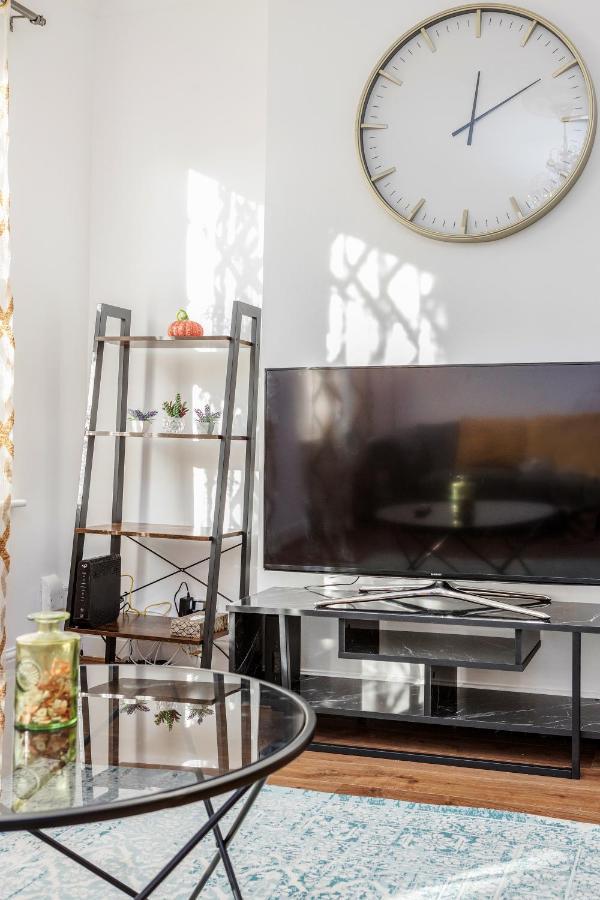 Entire Lovely Family Home With Parking, Wifi, Netflix, Self Check-In Londýn Exteriér fotografie