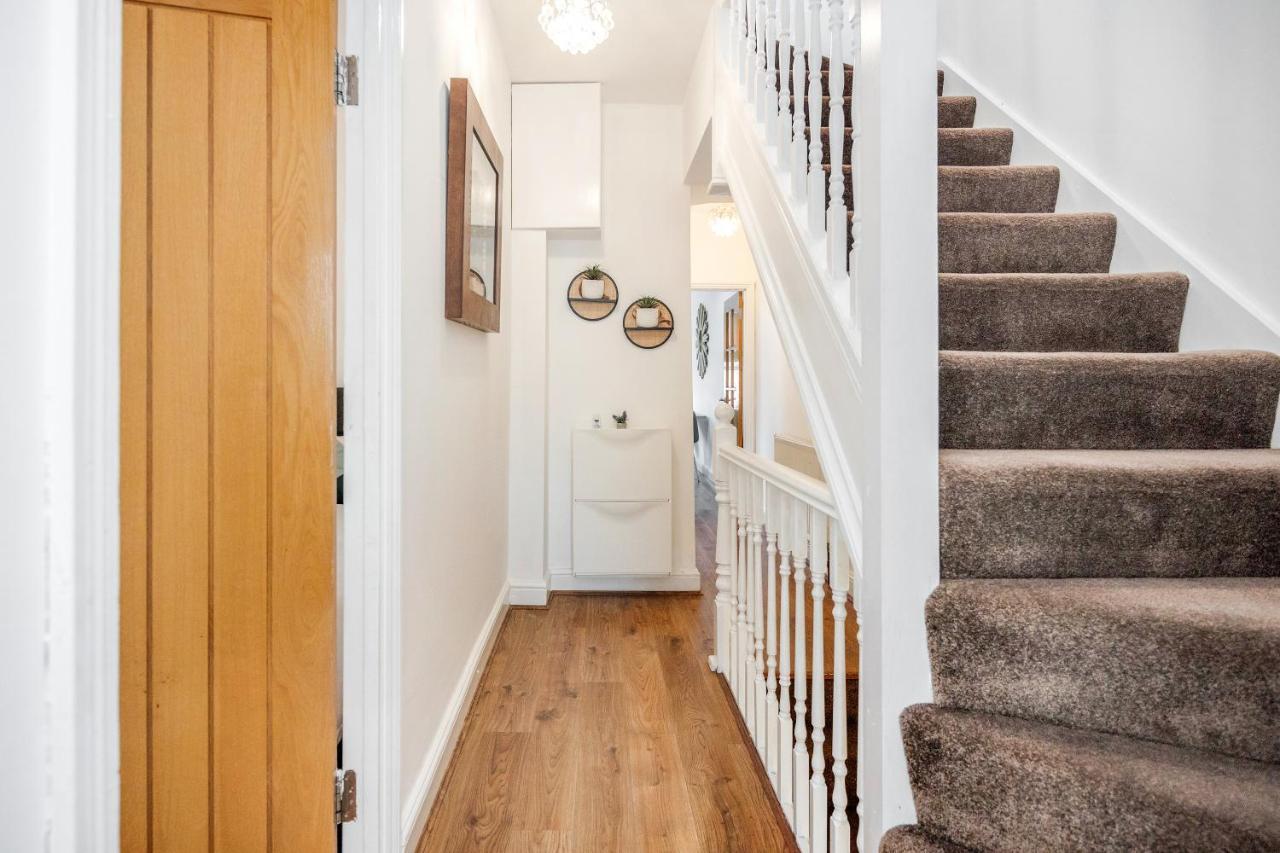 Entire Lovely Family Home With Parking, Wifi, Netflix, Self Check-In Londýn Exteriér fotografie