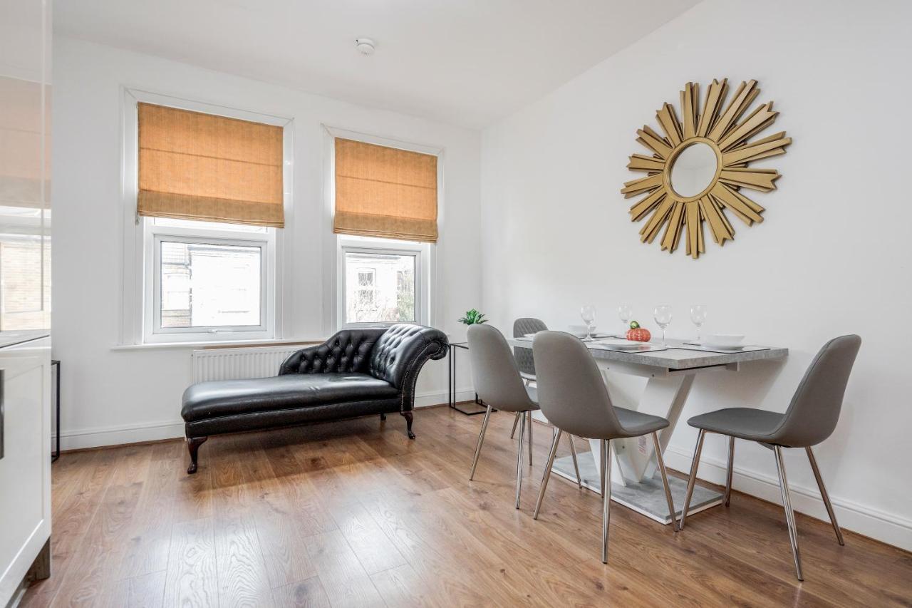 Entire Lovely Family Home With Parking, Wifi, Netflix, Self Check-In Londýn Exteriér fotografie