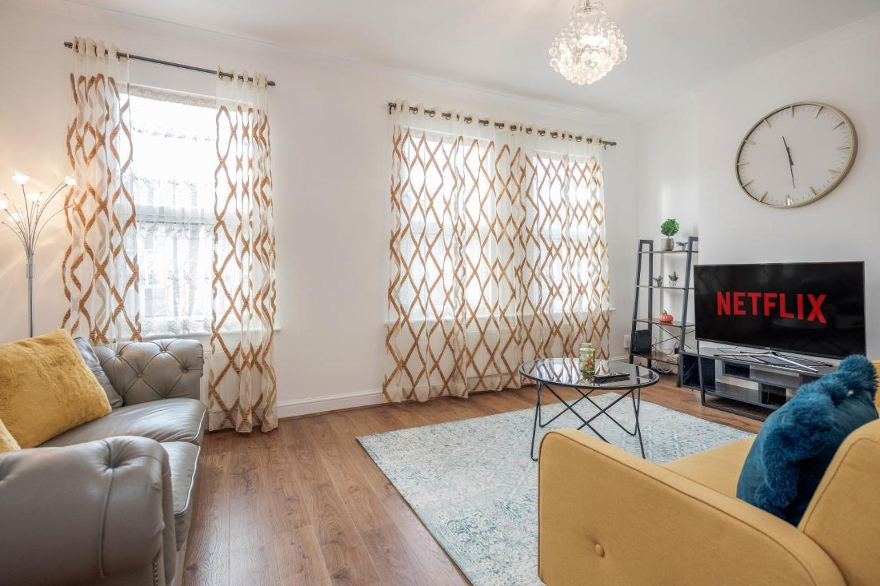 Entire Lovely Family Home With Parking, Wifi, Netflix, Self Check-In Londýn Exteriér fotografie