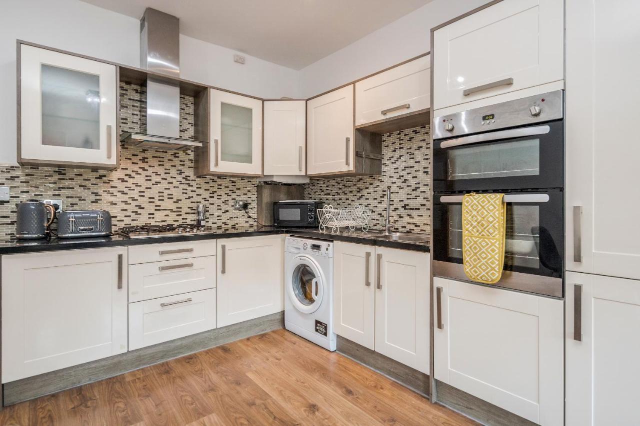 Entire Lovely Family Home With Parking, Wifi, Netflix, Self Check-In Londýn Exteriér fotografie