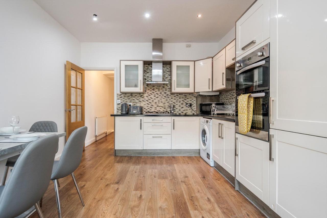 Entire Lovely Family Home With Parking, Wifi, Netflix, Self Check-In Londýn Exteriér fotografie